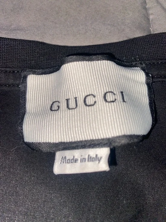 Gucci Black Tee with White Woven Logo Tag - Picture 2 of 2